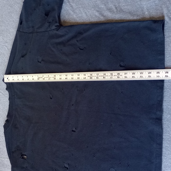 Forever 21 Boxy Crewneck Tee Shirt Medium Black Oversized Distressed Ripped Hole - Picture 3 of 6